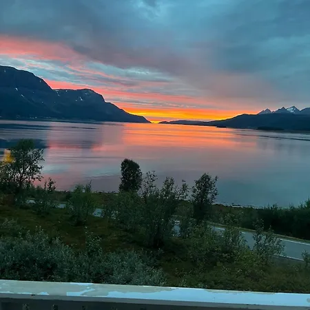 Great And Idyllic At Sjursnes *
